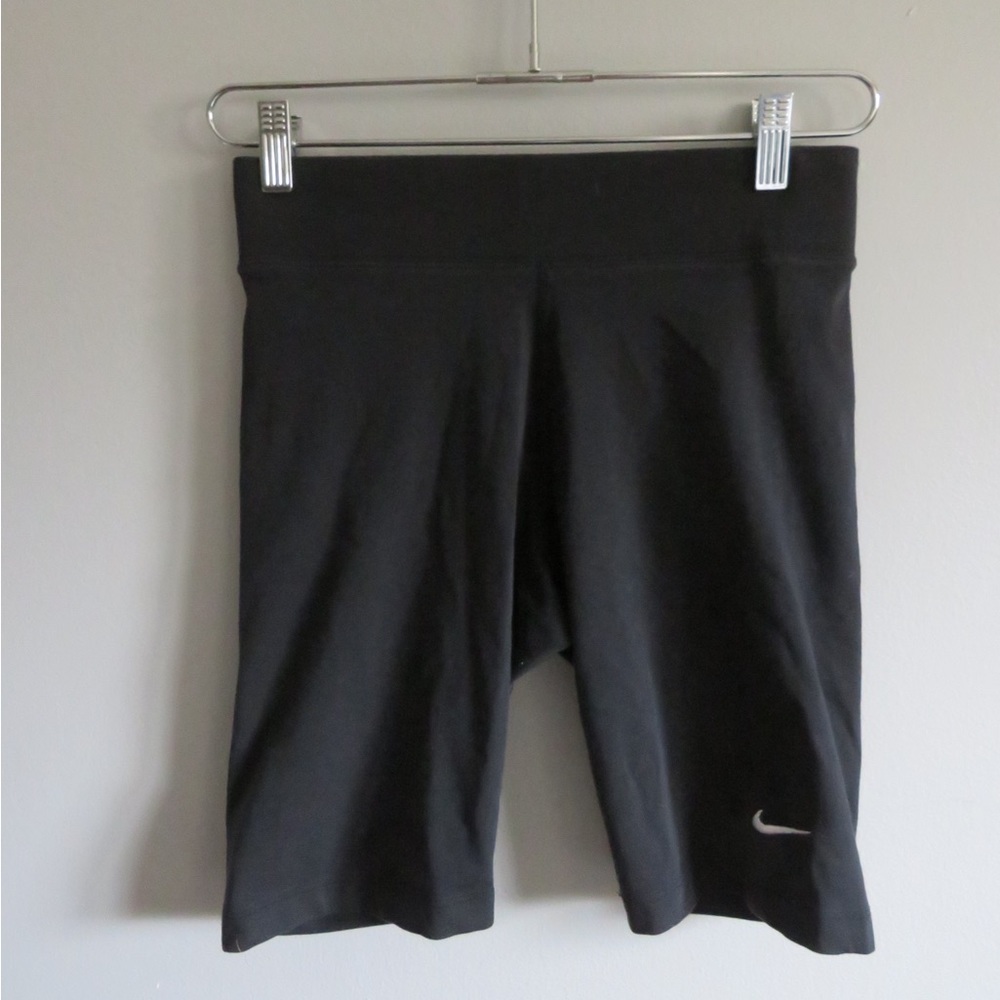 NIKE BLACK BIKER SHORTS FITS A SMALL/MEDIUM